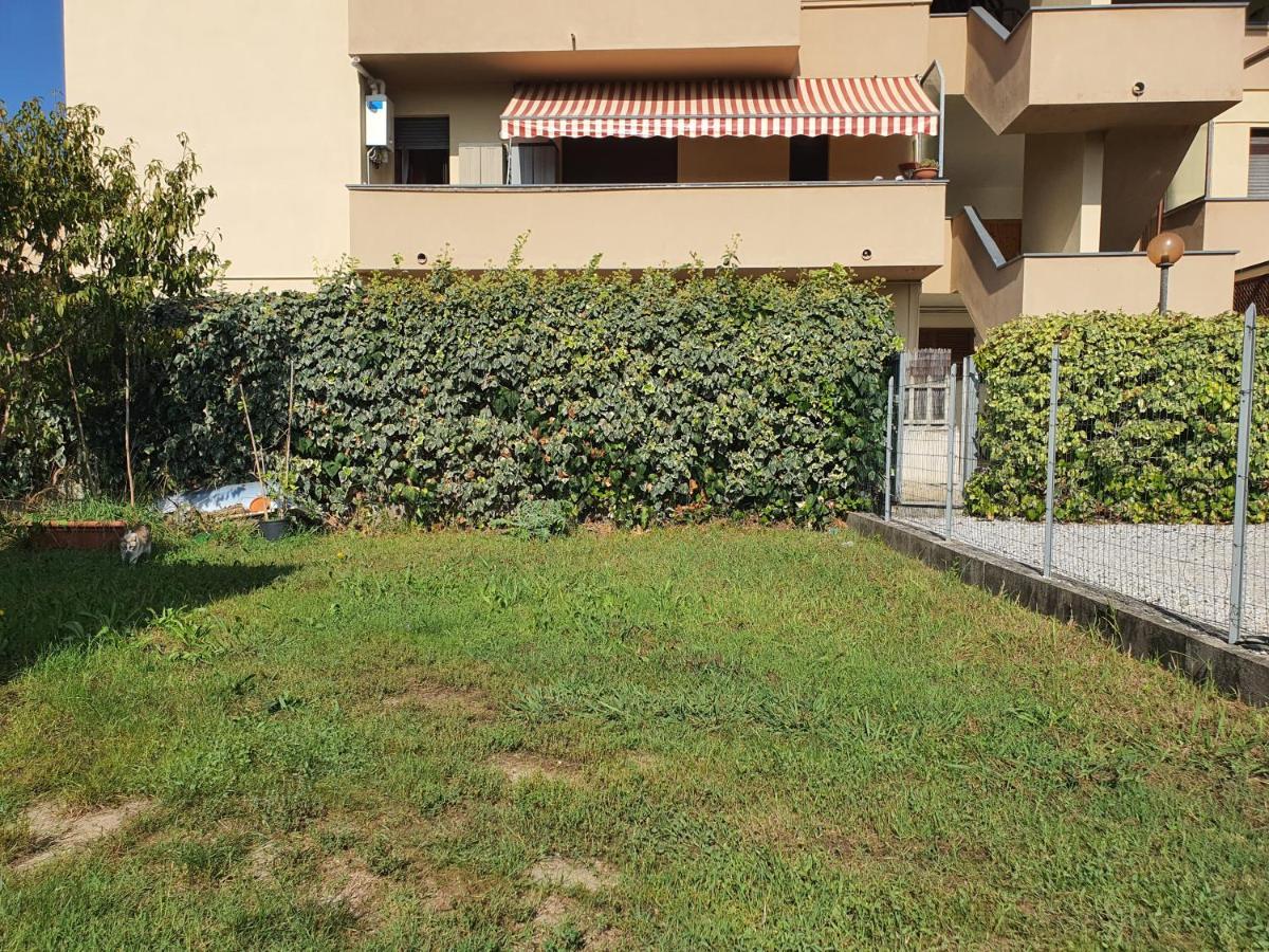 La Casetta Di Silvia Mommio Exterior photo
